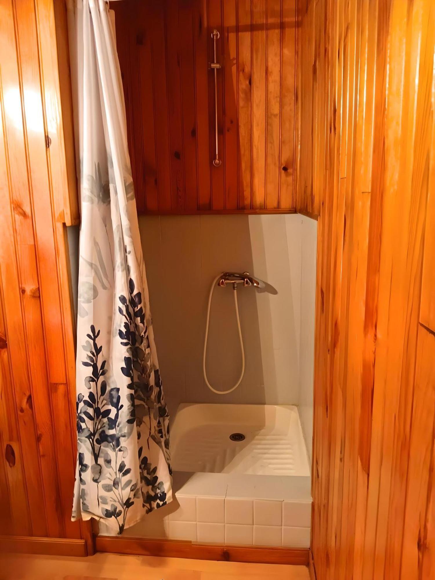 Camping Des Bains Saint-Honoré Ruang foto